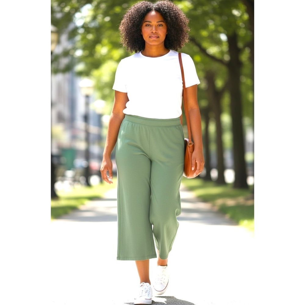 (I-244) AnyBody by QVC Women's Green French Terry Crop Pants Size M Pull-On Wide